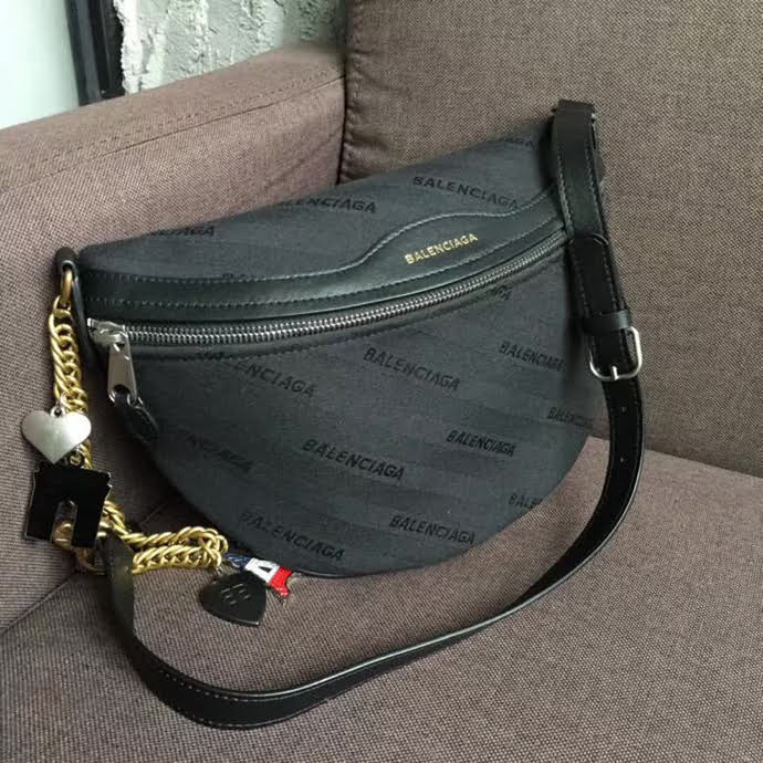 BALENCIAG巴黎世家 半月腰包 帆布材質 滿飾Balenciaga標識提花  BL1812